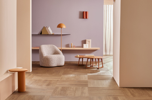 PVC tegels in rustige woonkamer