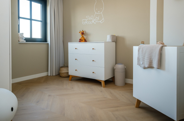 Rustig ingerichte kinderkamer