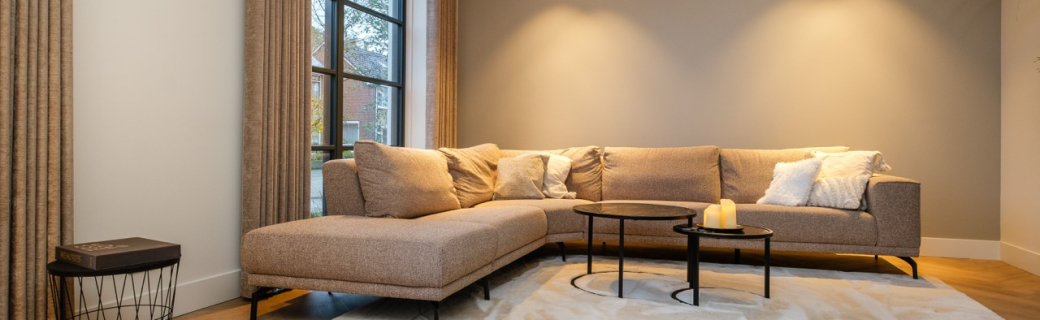 Visgraatvloer van Belakos in woonkamer