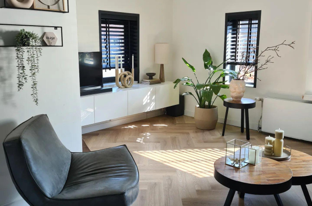 Gezellige zithoek met een Cotap visgraatvloer