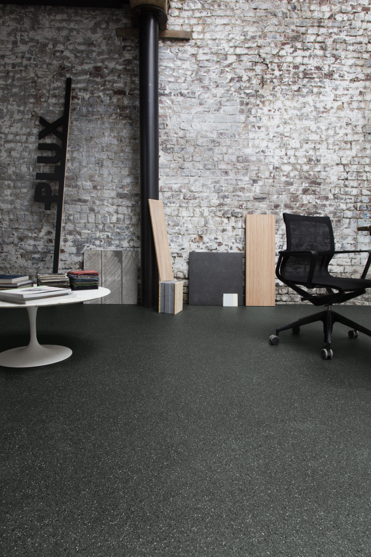 Industrieel kantoor met gelasta vloer