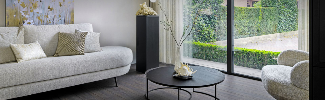 Woonkamer met een montinique vloer